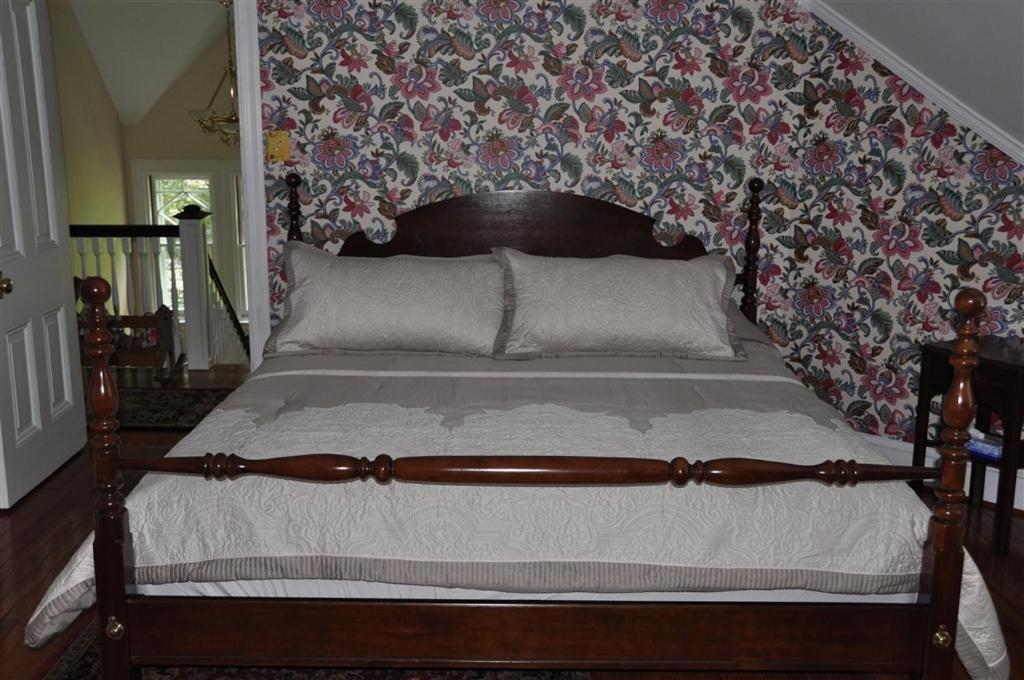 Wayne Bed & Breakfast Inn (Adults Only) Room photo